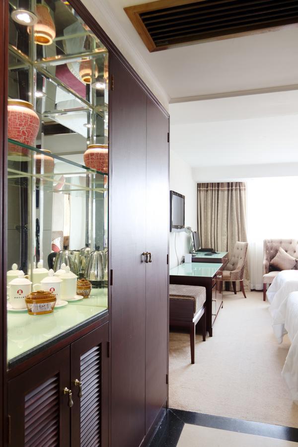 New World Hotel Гуанчжоу Экстерьер фото