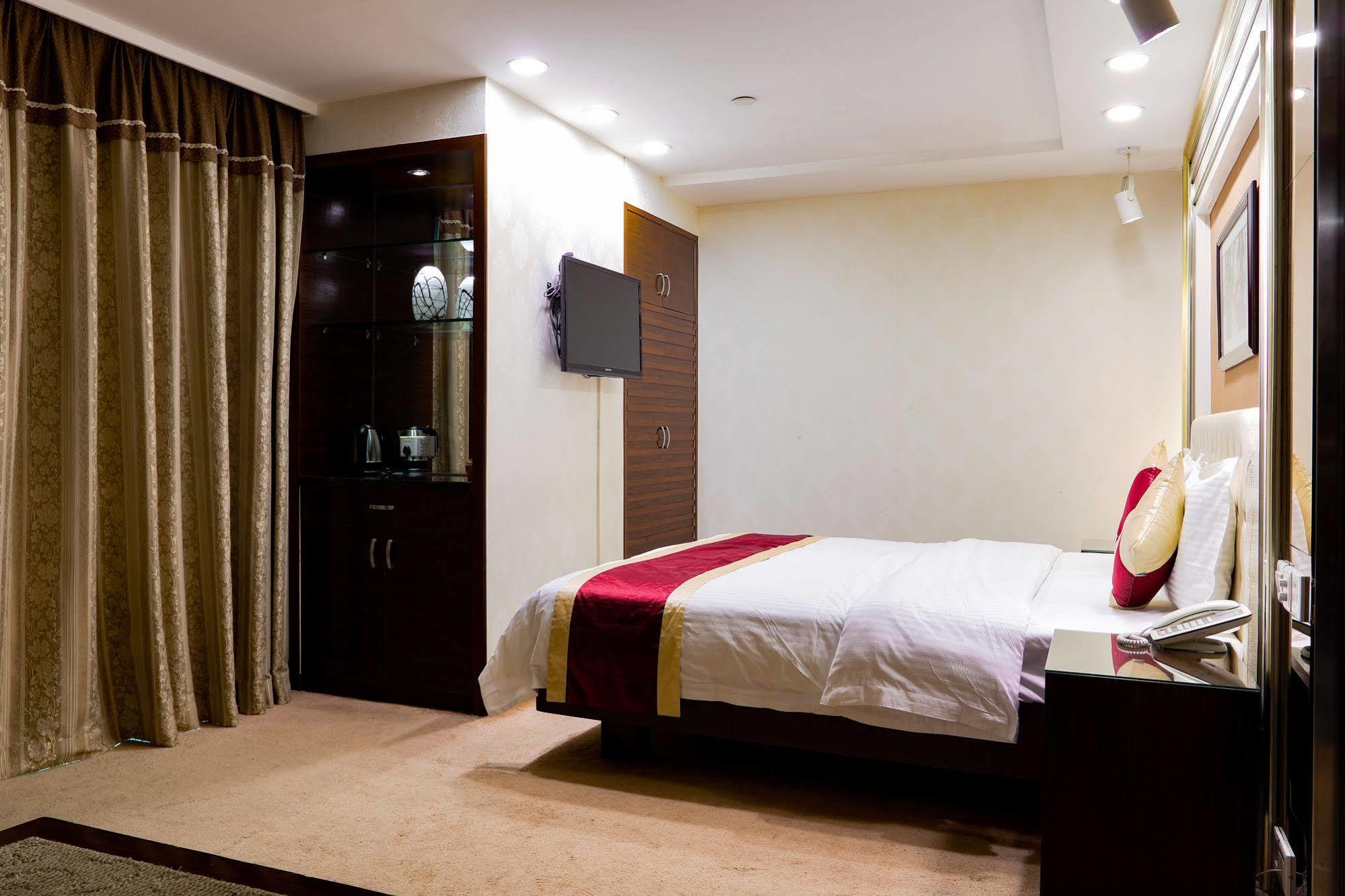 New World Hotel Гуанчжоу Экстерьер фото